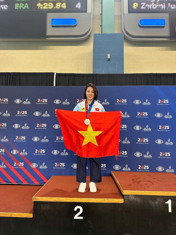 T&T Group thưởng cho đoàn thể thao CAND, xạ thủ Trịnh Thu Vinh tạo ấn tượng- Ảnh 3. T&T Group thưởng cho đoàn thể thao CAND, xạ thủ Trịnh Thu Vinh tạo ấn tượng- Ảnh 3.