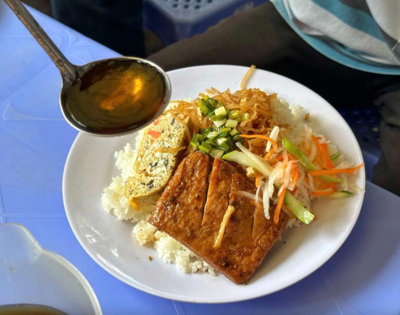 Phường mới ở TP.HCM: Thương sao những quán ăn bán giá 'gì kỳ' - Ảnh 5.