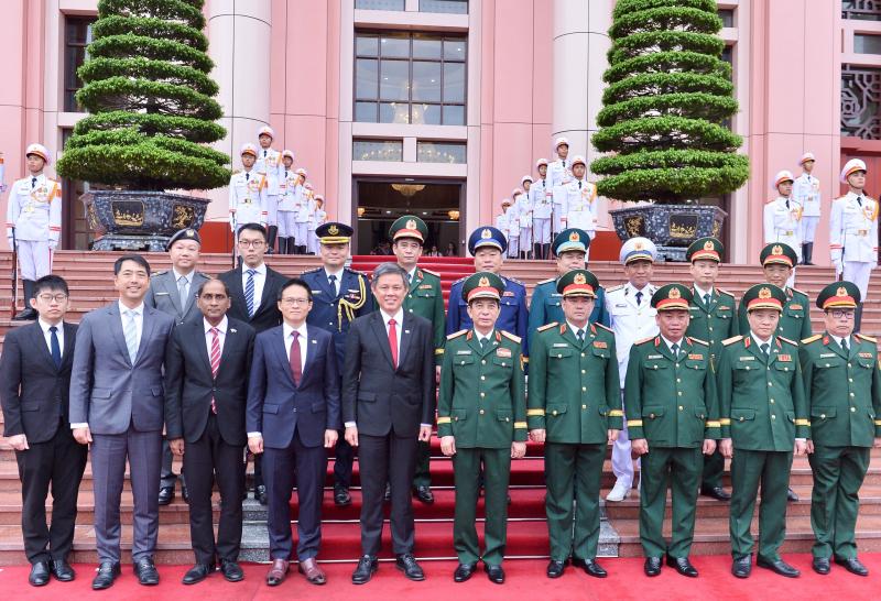 Đại tướng Phan Văn Giang đón tiếp Bộ trưởng Quốc phòng Singapore thúc đẩy hợp tác đào tạo - Ảnh 4. Đại tướng Phan Văn Giang đón tiếp Bộ trưởng Quốc phòng Singapore thúc đẩy hợp tác đào tạo - Ảnh 4.