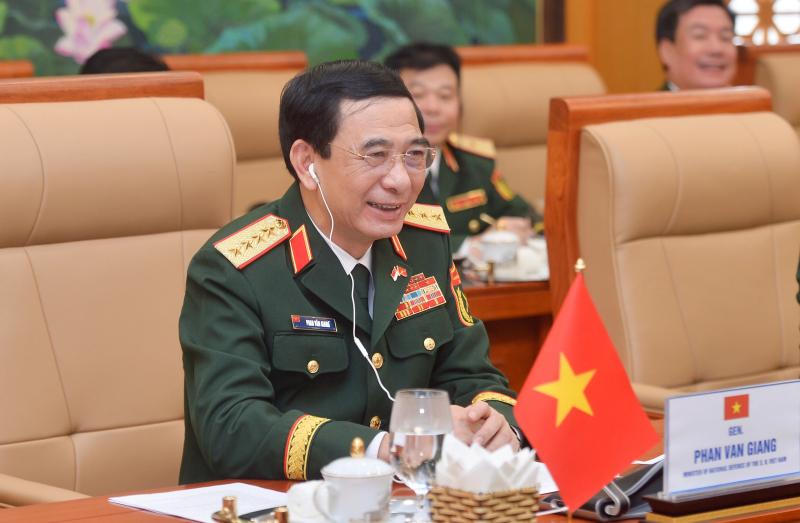 Đại tướng Phan Văn Giang đón tiếp Bộ trưởng Quốc phòng Singapore thúc đẩy hợp tác đào tạo - Ảnh 2. Đại tướng Phan Văn Giang đón tiếp Bộ trưởng Quốc phòng Singapore thúc đẩy hợp tác đào tạo - Ảnh 2.