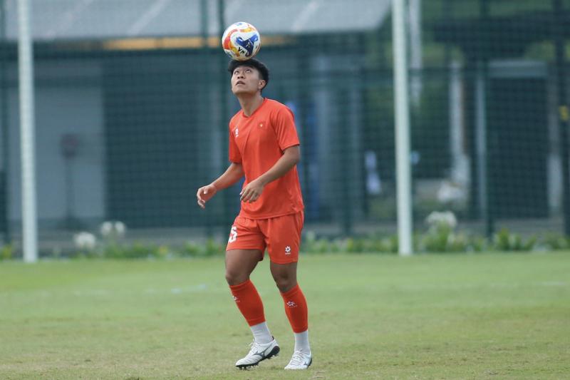 Trung vệ U.23 Việt Nam biểu diễn kỹ thuật như Neymar, Đình Bắc trở lại tươi rói- Ảnh 2. Trung vệ U.23 Việt Nam biểu diễn kỹ thuật như Neymar, Đình Bắc trở lại tươi rói- Ảnh 2.