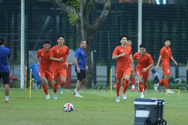 Trung vệ U.23 Việt Nam biểu diễn kỹ thuật như Neymar, Đình Bắc trở lại tươi rói- Ảnh 6. Trung vệ U.23 Việt Nam biểu diễn kỹ thuật như Neymar, Đình Bắc trở lại tươi rói- Ảnh 6.