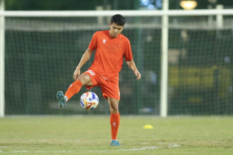 Trung vệ U.23 Việt Nam biểu diễn kỹ thuật như Neymar, Đình Bắc trở lại tươi rói- Ảnh 7. Trung vệ U.23 Việt Nam biểu diễn kỹ thuật như Neymar, Đình Bắc trở lại tươi rói- Ảnh 7.