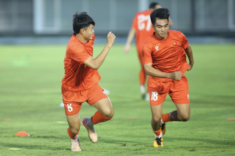 U.23 Việt Nam không sứt mẻ nhân sự ở chung kết, Đình Bắc quyết thắng… 80.000 CĐV Indonesia - Ảnh 6. U.23 Việt Nam không sứt mẻ nhân sự ở chung kết, Đình Bắc quyết thắng… 80.000 CĐV Indonesia - Ảnh 6.