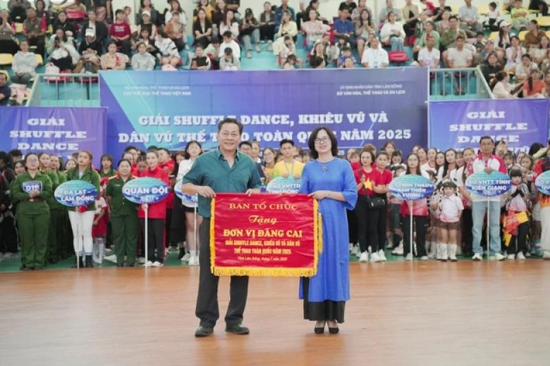 1.000 VĐV tranh tài hấp dẫn tại giải khiêu vũ, dân vũ thể thao toàn quốc- Ảnh 1. 1.000 VĐV tranh tài hấp dẫn tại giải khiêu vũ, dân vũ thể thao toàn quốc- Ảnh 1.