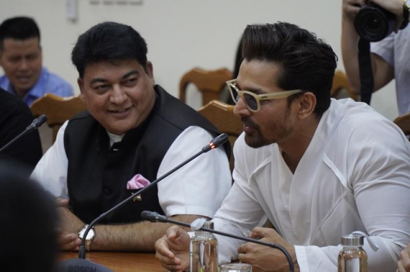 Đoàn phim 'bom tấn' của Bollywood 'đổ bộ' Quảng Trị, quay phim tại Phong Nha - Kẻ Bàng- Ảnh 5. Đoàn phim 'bom tấn' của Bollywood 'đổ bộ' Quảng Trị, quay phim tại Phong Nha - Kẻ Bàng- Ảnh 5.