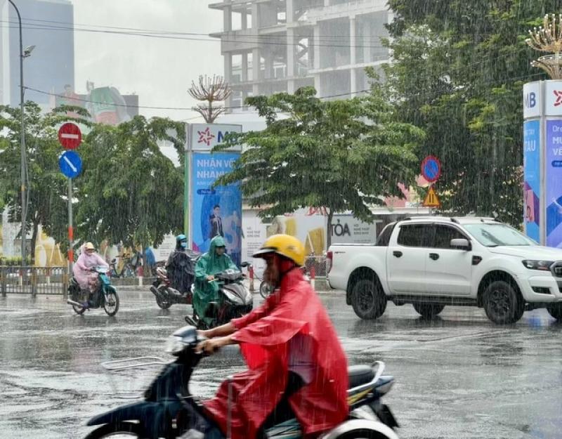 Sáng nay TP.HCM và miền Tây mưa to, vì sao? - Ảnh 2.