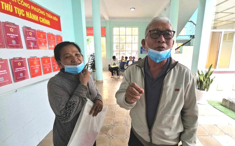 Đồng Nai: Người dân cám ơn đoàn viên sau khi làm xong thủ tục hành chính- Ảnh 6. Đồng Nai: Người dân cám ơn đoàn viên sau khi làm xong thủ tục hành chính- Ảnh 6.