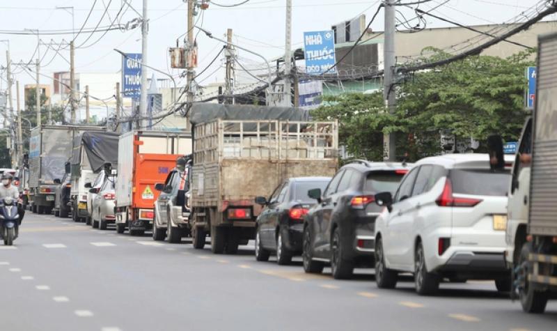 Sửa cao tốc, phà Cát Lái ùn ứ hướng Đồng Nai đi TP.HCM - Ảnh 1.