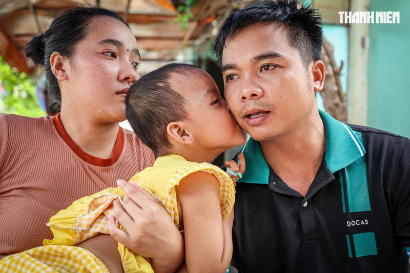 Con muốn sống: Bé gái ung thư khả năng bỏ mắt vì không còn tiền chữa trị- Ảnh 5. Con muốn sống: Bé gái ung thư khả năng bỏ mắt vì không còn tiền chữa trị- Ảnh 5.