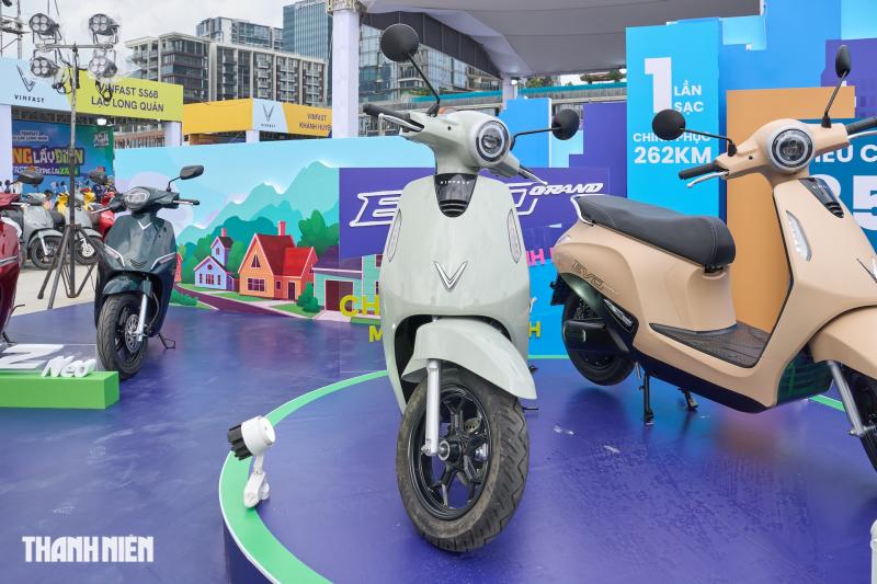 Khách hàng nói gì về xe máy điện pin rời của VinFast đi được 262 km? - Ảnh 1. Khách hàng nói gì về xe máy điện pin rời của VinFast? - Ảnh 1.