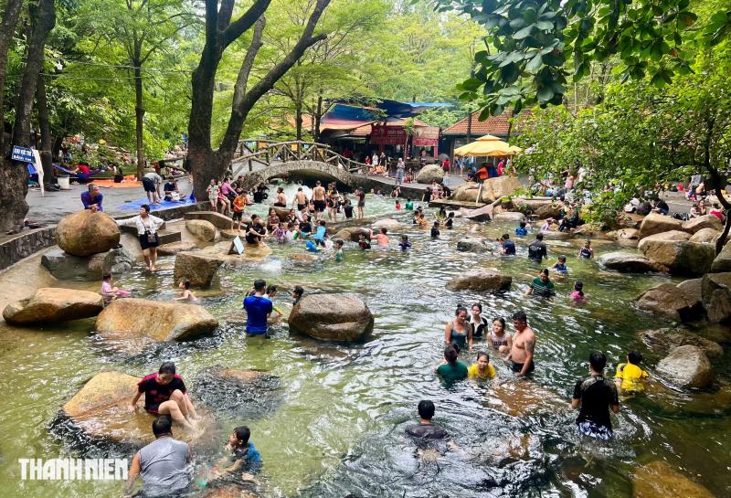 'Tắm suối trong rừng' ngay tại TP.HCM chỉ 3 ngày cuối tuần: Mùa hè tuyệt vời - Ảnh 7.