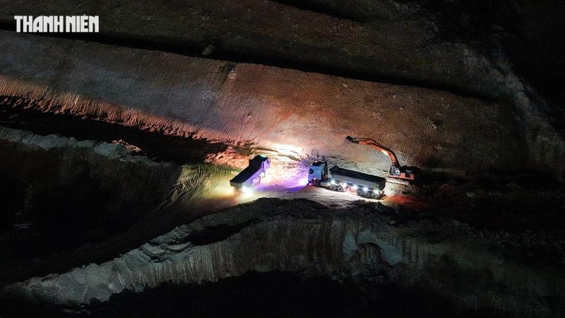 Gia Lai: Khai thác đất rầm rộ ban đêm, bất chấp quy định - Ảnh 2.