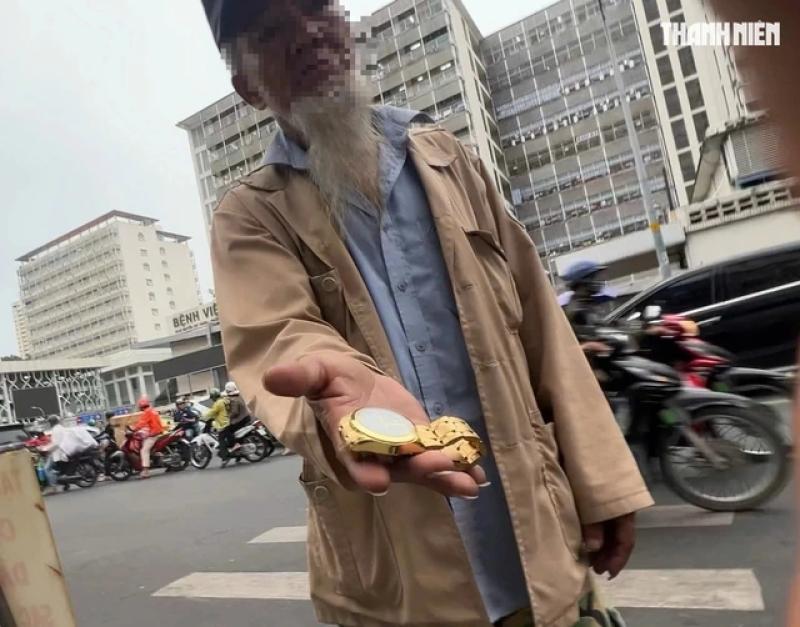 Cần dẹp nạn bán điện thoại 'iPhone' giả quanh các bệnh viện lớn ở TP.HCM- Ảnh 8. Cần dẹp nạn bán điện thoại 'iPhone' giả quanh các bệnh viện lớn ở TP.HCM- Ảnh 8.