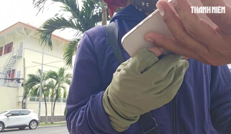 Cần dẹp nạn bán điện thoại 'iPhone' giả quanh các bệnh viện lớn ở TP.HCM- Ảnh 4. Cần dẹp nạn bán điện thoại 'iPhone' giả quanh các bệnh viện lớn ở TP.HCM- Ảnh 4.