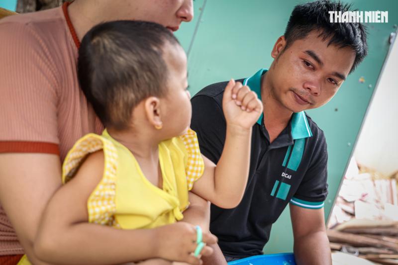 Con muốn sống: Bé gái ung thư khả năng bỏ mắt vì không còn tiền chữa trị- Ảnh 6. Con muốn sống: Bé gái ung thư khả năng bỏ mắt vì không còn tiền chữa trị- Ảnh 6.