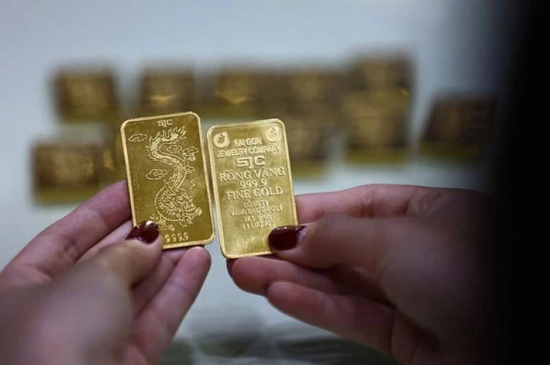 Giá vàng miếng vượt 121 triệu đồng một lượng, đắt hơn thế giới 15 triệu- Ảnh 1. Giá vàng miếng vượt 121 triệu đồng một lượng, đắt hơn thế giới 15 triệu- Ảnh 1.