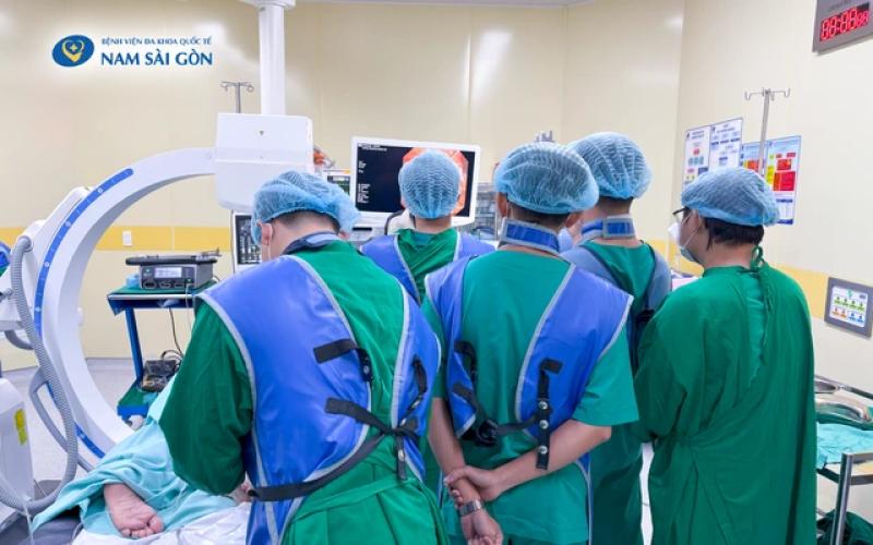 Bệnh nhân 72 tuổi hồi phục ngoạn mục nhờ kỹ thuật kép điều trị - Ảnh 1.