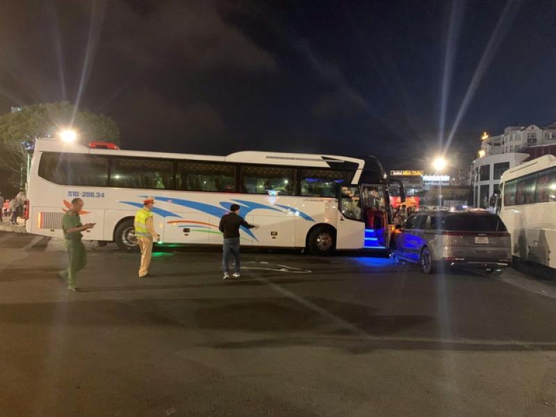 Tai nạn giao thông liên hoàn trước chợ Đà Lạt- Ảnh 5. Tai nạn giao thông liên hoàn trước chợ Đà Lạt- Ảnh 5.