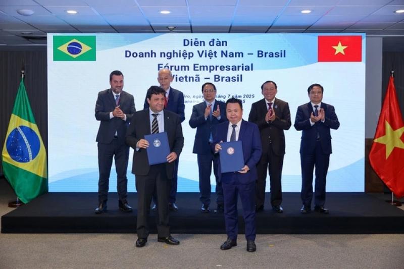 Thủ tướng Phạm Minh Chính thăm CLB bóng đá hàng đầu Brazil, tặng áo đấu CLB CAHN- Ảnh 3. Thủ tướng Phạm Minh Chính thăm CLB bóng đá hàng đầu Brazil, tặng áo đấu CLB CAHN- Ảnh 3.