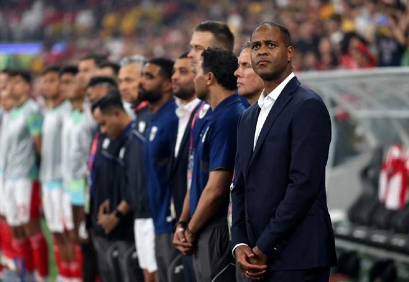 HLV Kluivert bất ngờ xác nhận cú sốc lớn cho Indonesia, vé World Cup 2026 lâm nguy - Ảnh 2. HLV Kluivert bất ngờ xác nhận cú sốc lớn cho Indonesia, vé World Cup 2026 lâm nguy - Ảnh 2.