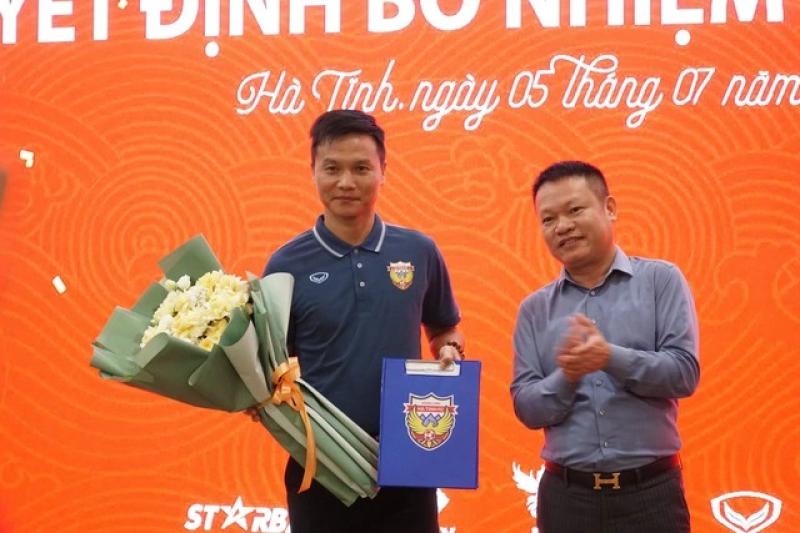 Gương mặt bất ngờ ngồi ghế nóng Hà Tĩnh, HLV Thành Công rời đội vì sức khỏe- Ảnh 1. Gương mặt bất ngờ ngồi ghế nóng Hà Tĩnh, HLV Thành Công rời đội vì sức khỏe- Ảnh 1.