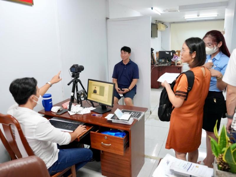 Cách người nước ngoài đăng ký tài khoản định danh điện tử VNeID mức độ 2- Ảnh 2. Cách người nước ngoài đăng ký tài khoản định danh điện tử VNeID mức độ 2- Ảnh 2.