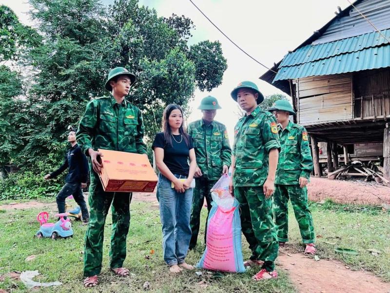 Quảng Trị: Chiến sĩ biên phòng xuyên đêm chữa cháy ngôi nhà của 4 mẹ con- Ảnh 3. Quảng Trị: Chiến sĩ biên phòng xuyên đêm chữa cháy ngôi nhà của 4 mẹ con- Ảnh 3.
