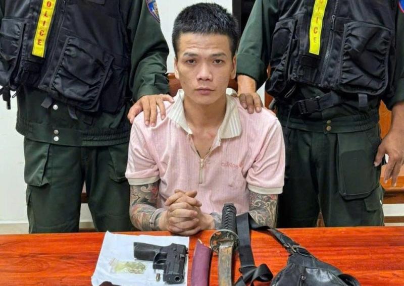 Quảng Trị: Bắt thanh niên mang súng, kiếm đi xô xát tại quán nhậu- Ảnh 1. Quảng Trị: Bắt thanh niên mang súng, kiếm đi xô xát tại quán nhậu- Ảnh 1.