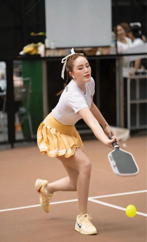 Bảo Thy khoe dáng gợi cảm tham gia tranh giải pickleball - Ảnh 2.