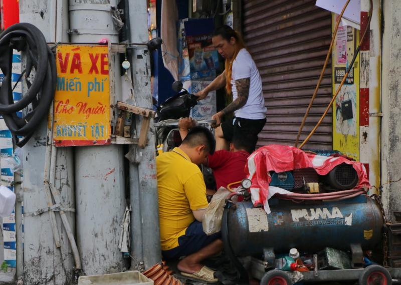 Phường mới ở TP.HCM: 'Thấy là thương' những bảng thông báo miễn phí, nghĩa tình, hào sảng - Ảnh 2. Phường mới ở TP.HCM: 'Thấy là thương' những bảng thông báo miễn phí, nghĩa tình, hào sảng - Ảnh 2.