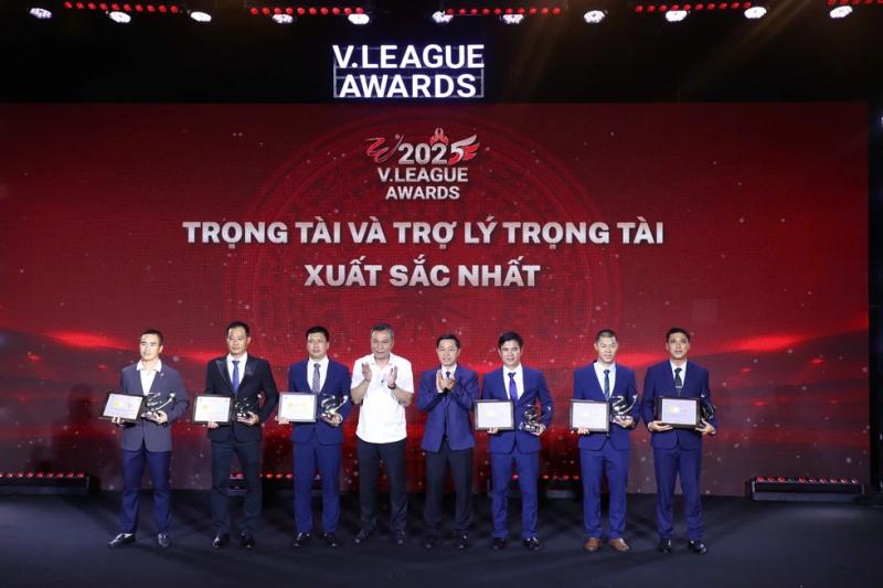 Hoàng Đức và Alan Grafite xuất sắc nhất mùa, HAGL chưa có duyên với các danh hiệu cá nhân- Ảnh 8. Hoàng Đức và Alan Grafite xuất sắc nhất mùa, HAGL chưa có duyên với các danh hiệu cá nhân- Ảnh 8.