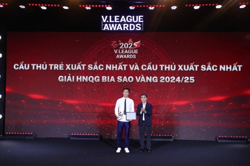 Hoàng Đức và Alan Grafite xuất sắc nhất mùa, HAGL chưa có duyên với các danh hiệu cá nhân- Ảnh 5. Hoàng Đức và Alan Grafite xuất sắc nhất mùa, HAGL chưa có duyên với các danh hiệu cá nhân- Ảnh 5.