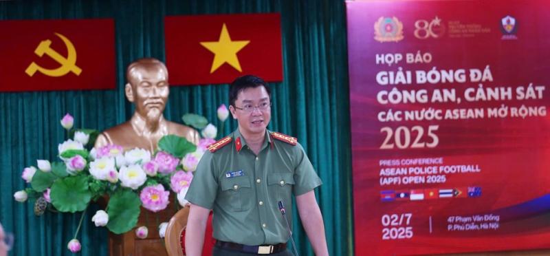 30.000 USD cho đội vô địch giải bóng đá Công an - Cảnh sát ASEAN mở rộng- Ảnh 1. 30.000 USD cho đội vô địch giải bóng đá Công an - Cảnh sát ASEAN mở rộng- Ảnh 1.