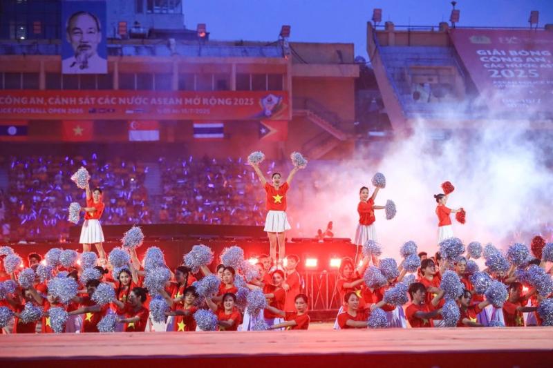 Thủ tướng Phạm Minh Chính dự lễ khai mạc giải bóng đá Công an-Cảnh sát ASEAN - Ảnh 8. Thủ tướng Phạm Minh Chính dự lễ khai mạc giải bóng đá Công an-Cảnh sát ASEAN - Ảnh 8.