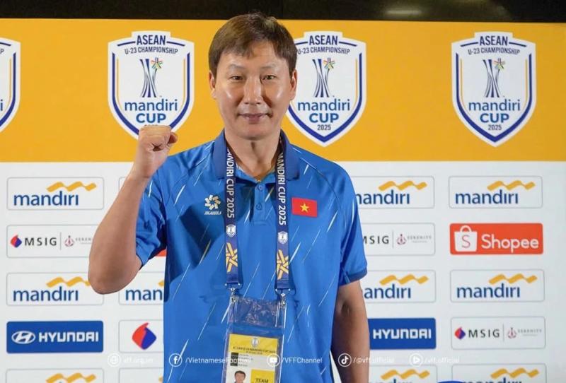 HLV Kim Sang-sik nói gì về U.23 Thái Lan và Indonesia trước giải Đông Nam Á?- Ảnh 1. HLV Kim Sang-sik nói gì về U.23 Thái Lan và Indonesia trước giải Đông Nam Á?- Ảnh 1.