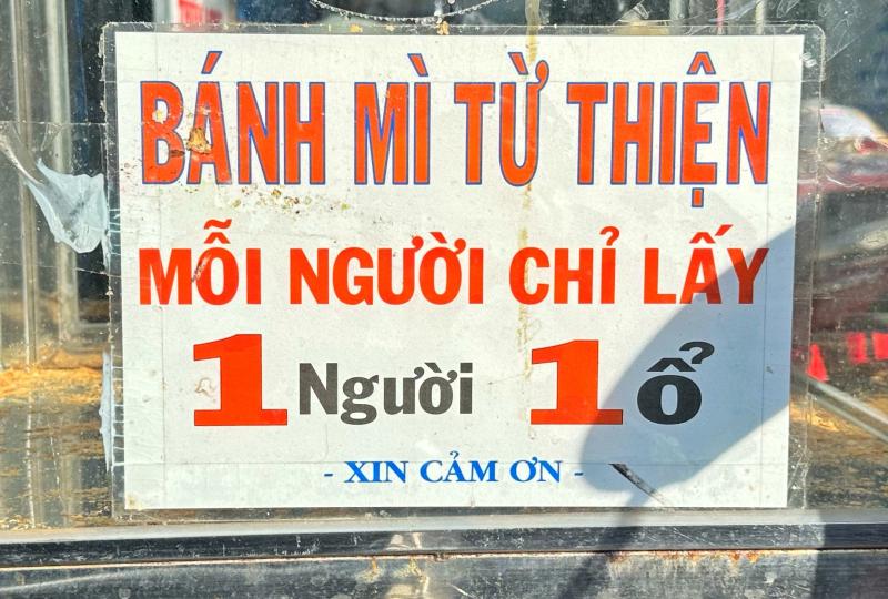 Phường mới ở TP.HCM: 'Thấy là thương' những bảng thông báo miễn phí, nghĩa tình, hào sảng - Ảnh 3. Phường mới ở TP.HCM: 'Thấy là thương' những bảng thông báo miễn phí, nghĩa tình, hào sảng - Ảnh 3.