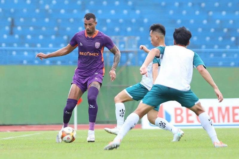 Ninh Bình FC chiêu mộ trung vệ Janclesio cao gần 2 m, hỗ trợ nhập tịch Việt Nam- Ảnh 1. Ninh Bình FC chiêu mộ trung vệ Janclesio cao gần 2 m, hỗ trợ nhập tịch Việt Nam- Ảnh 1.