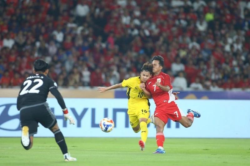 U.23 Malaysia sớm bị loại, chủ nhà Indonesia đi tiếp: U.23 Việt Nam dễ đấu ai ở bán kết?- Ảnh 3. U.23 Malaysia sớm bị loại, chủ nhà Indonesia đi tiếp: U.23 Việt Nam dễ đấu ai ở bán kết?- Ảnh 3.