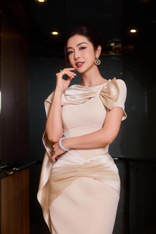 Showbiz 9.7: Jennifer Phạm ở tuổi 40, Vì sao Phạm Anh Duy mang ơn Trấn Thành? - Ảnh 1.