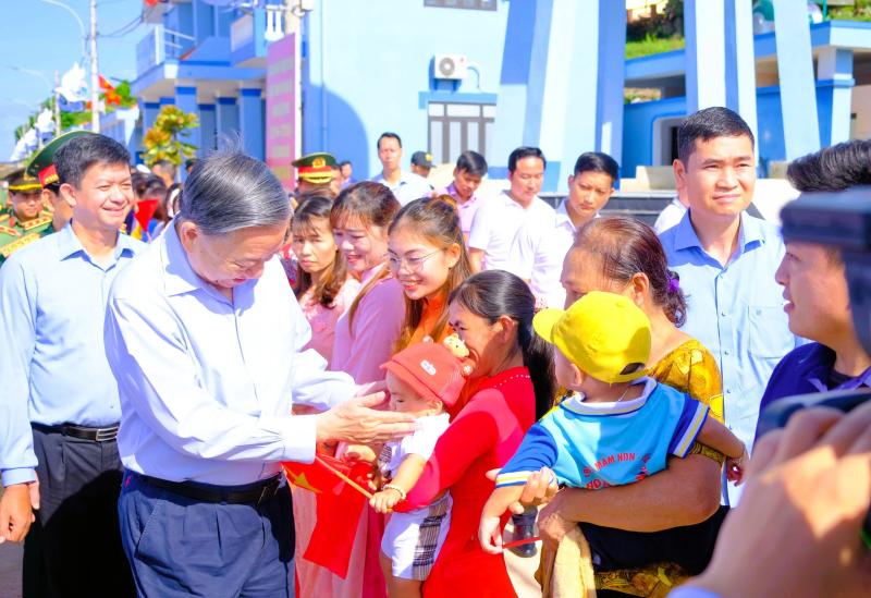 13 đặc khu của Việt Nam: Đặc khu Cồn Cỏ pháo đài xanh trên Biển Đông- Ảnh 1. 13 đặc khu của Việt Nam: Đặc khu Cồn Cỏ pháo đài xanh trên Biển Đông- Ảnh 1.