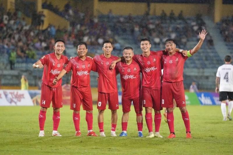 Văn Quyết cùng Lê Huỳnh Đức, Phạm Văn Quyến tỏa sáng: Đánh bại dàn huyền thoại M.U- Ảnh 2. Văn Quyết cùng Lê Huỳnh Đức, Phạm Văn Quyến tỏa sáng: Đánh bại dàn huyền thoại M.U- Ảnh 2.