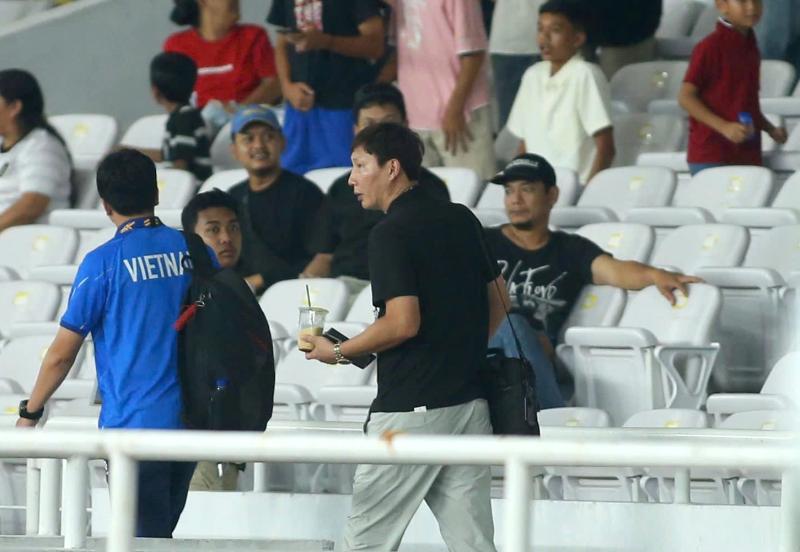 Ông Kim Sang-sik quyết đoán, U.23 Việt Nam tạo lợi thế lớn trước Indonesia ở chung kết- Ảnh 1. Ông Kim Sang-sik quyết đoán, U.23 Việt Nam tạo lợi thế lớn trước Indonesia ở chung kết- Ảnh 1.