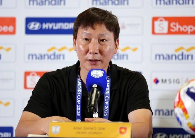 HLV Kim Sang-sik chỉ thẳng điểm yếu chí tử của U.23 Việt Nam, nói điều không ngờ về Philippines- Ảnh 1. HLV Kim Sang-sik chỉ thẳng điểm yếu chí tử của U.23 Việt Nam, nói điều không ngờ về Philippines- Ảnh 1.