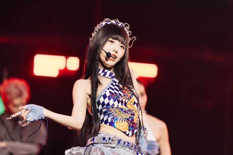 'Em xinh' 10X bán đấu giá E.P, ủng hộ đồng bào chịu thiệt hại do bão Wipha - Ảnh 1.