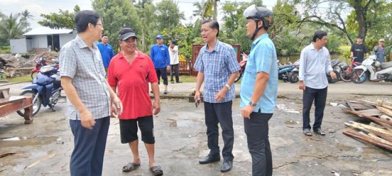Lốc xoáy tại Cà Mau, 15 căn nhà sập và tốc mái- Ảnh 2. Lốc xoáy tại Cà Mau, 15 căn nhà sập và tốc mái- Ảnh 2.