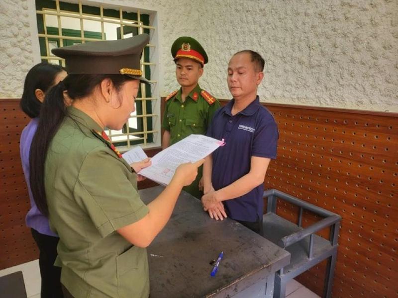 Bắt Trưởng văn phòng Bắc Trung bộ của tạp chí Thương hiệu và Pháp luật- Ảnh 1. Bắt Trưởng văn phòng Bắc Trung bộ của tạp chí Thương hiệu và Pháp luật- Ảnh 1.