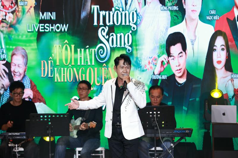 Giọng ca 'Mưa bụi' tái xuất sau 16 năm bị bệnh tật hành hạ- Ảnh 2. Giọng ca 'Mưa bụi' tái xuất sau 16 năm bị bệnh tật hành hạ- Ảnh 2.