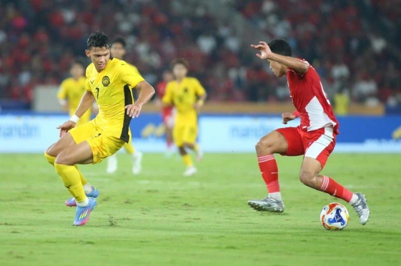 U.23 Malaysia sớm bị loại, chủ nhà Indonesia đi tiếp: U.23 Việt Nam dễ đấu ai ở bán kết?- Ảnh 2. U.23 Malaysia sớm bị loại, chủ nhà Indonesia đi tiếp: U.23 Việt Nam dễ đấu ai ở bán kết?- Ảnh 2.