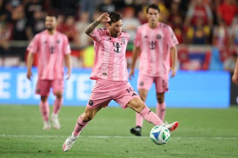 Tranh cãi Messi thi đấu trận Các ngôi sao MLS 2025: CĐV muốn, HLV nói không- Ảnh 2. Tranh cãi Messi thi đấu trận Các ngôi sao MLS 2025: CĐV muốn, HLV nói không- Ảnh 2.